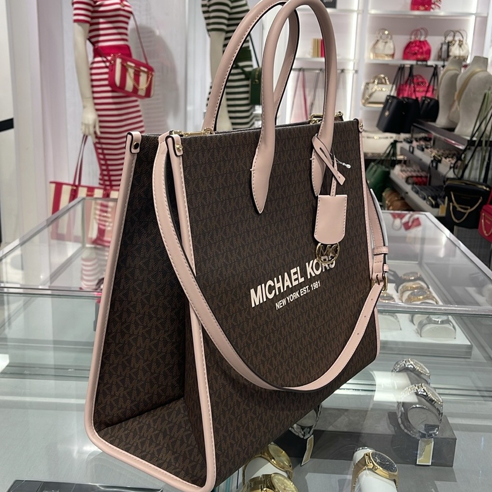 MICHAEL KORS Mirella Large Logo Tote Bag Powder Blush Signature
NWT - Picture 11 of 16